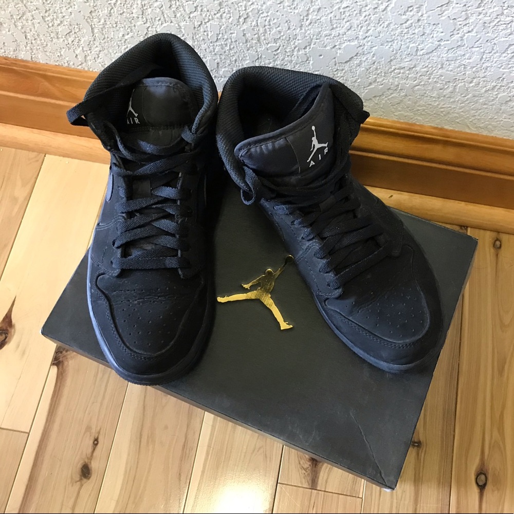 LIKE NEW Black Air Jordan’s